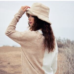 Virginia Wolf Reversible Bucket Hat